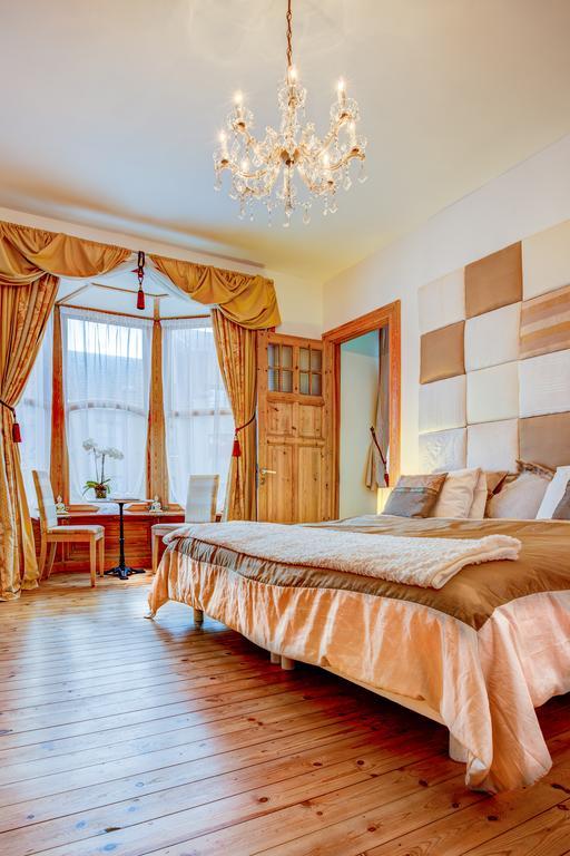 Azee Bed & Breakfast